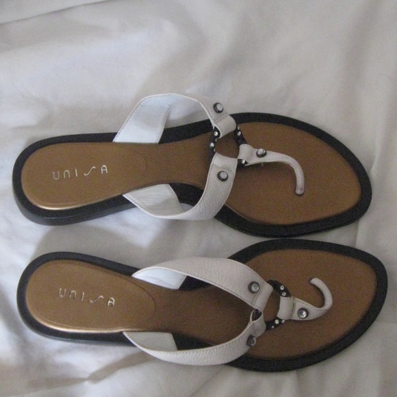 UNISA Sandals White with Jeweled highlights Size 9 - Picture 3 of 6